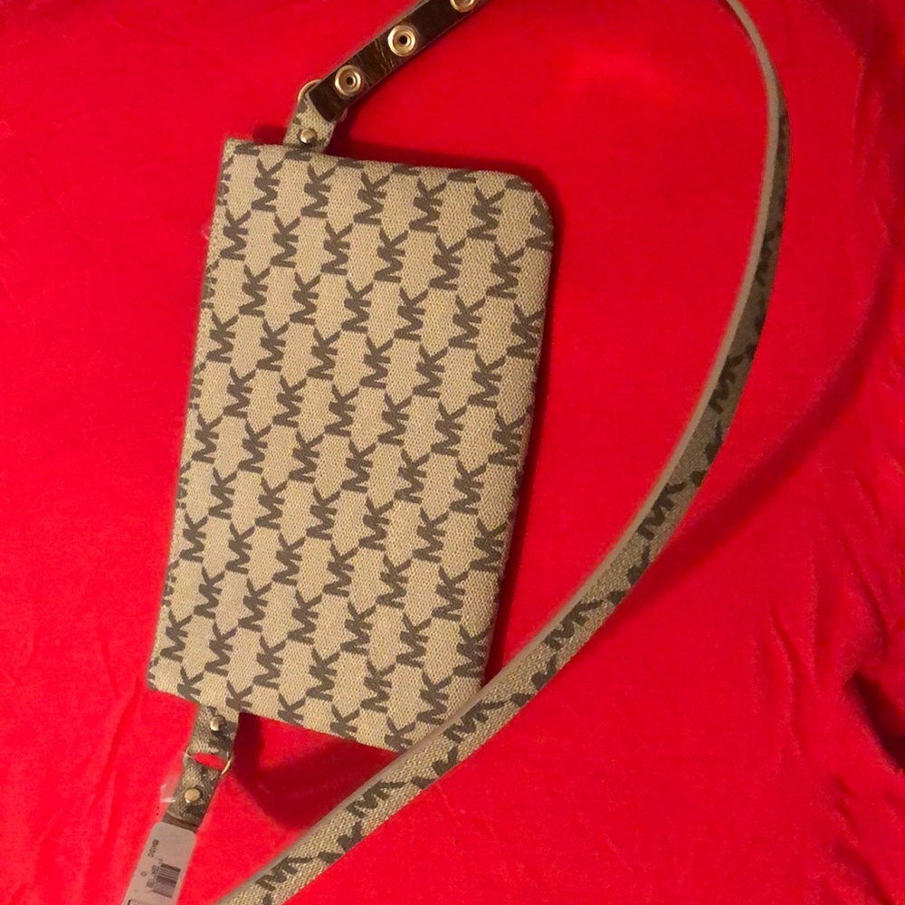 Michael Kors fanny gold tan size large - Picture 3 of 3